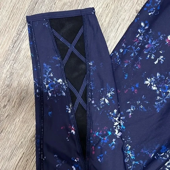 Lole Capri Leggings​​​​ - Picture 4 of 14